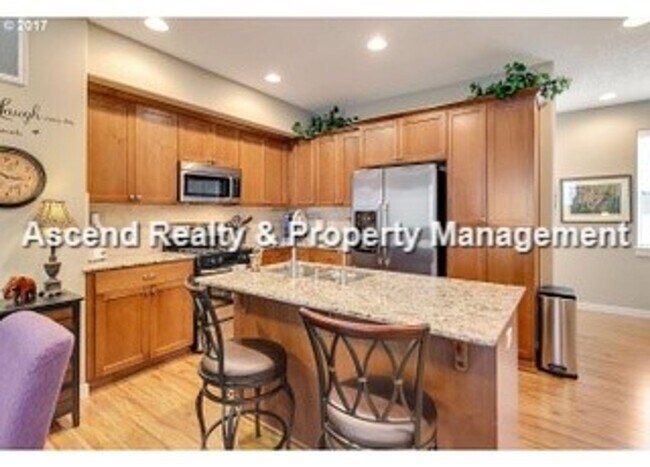 Foto del edificio - **Move In Special** Heart of Hillsboro HiTech 3 Bed Townhome Attached Garage 1 Small Pet w/Pet Rent