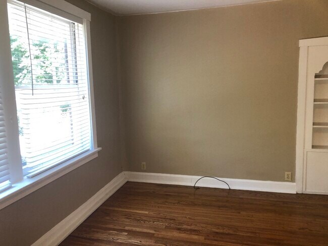 Livingroom - 3104 Gurney Ave
