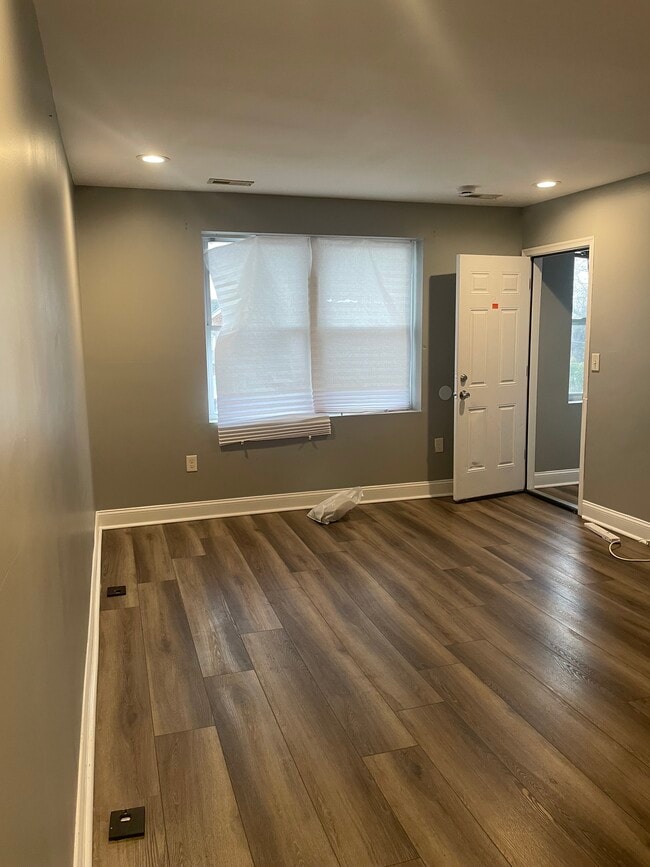 Building Photo - 102 Denison St