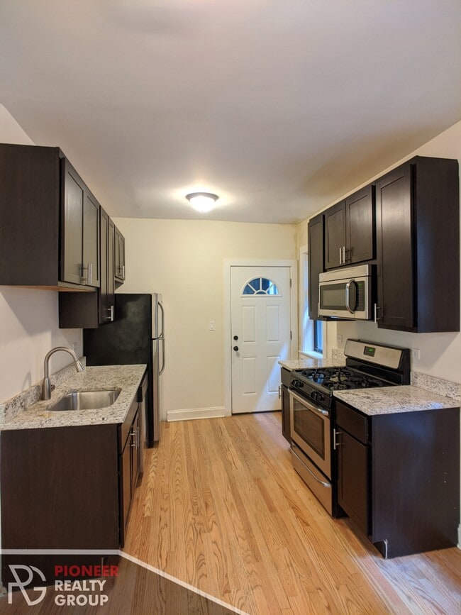 Building Photo - 4036 N Ashland Ave