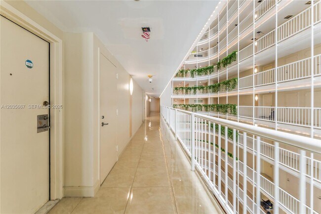 Foto del edificio - 1717 N Bayshore Dr