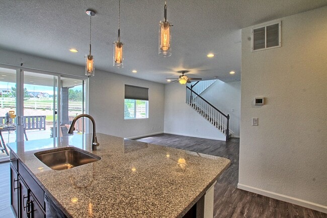 Foto del edificio - 3 bed 2.5 bath Crystal Valley Ranch home b...