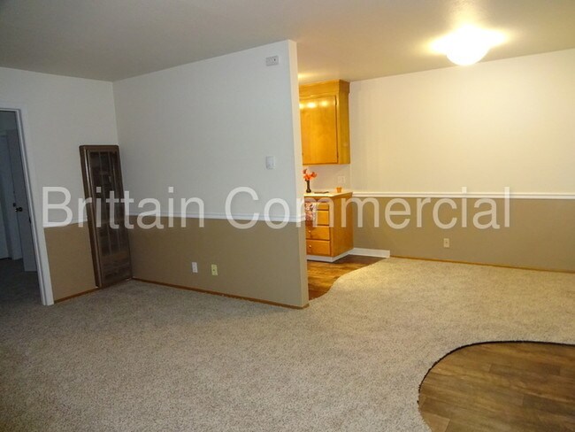 Building Photo - 5484 Carlson Dr