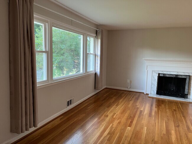 Building Photo - 7206 Bayside Ct
