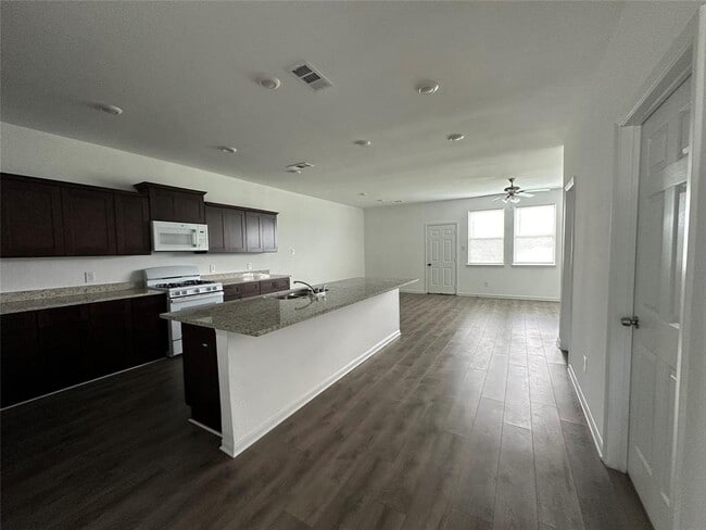 Building Photo - 11115 Beverley Pk St