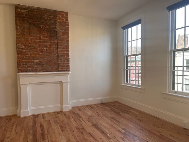Building Photo - 1307 Main St