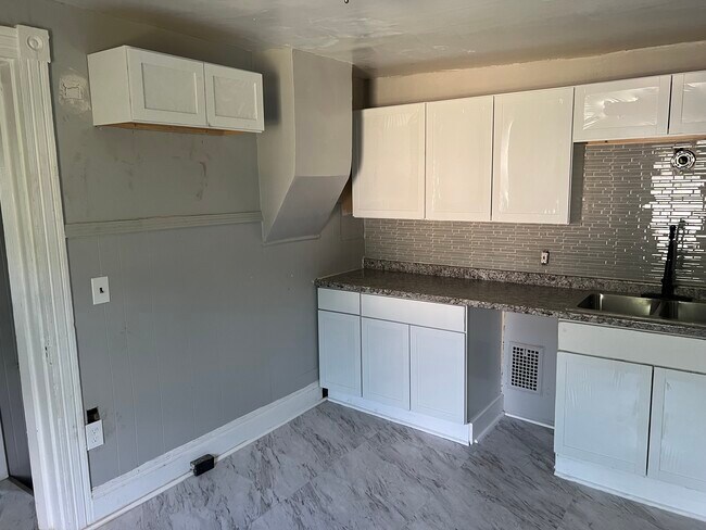 Kitchen - 101 Superior St