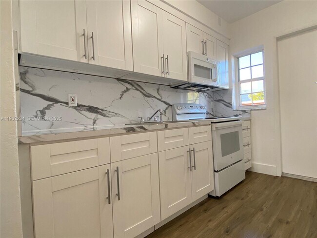 Foto del edificio - 3401 SW 9th Terrace