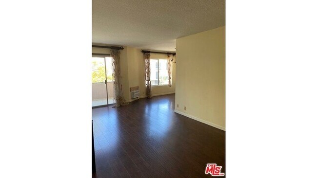 Foto del edificio - 1571 Manning Ave