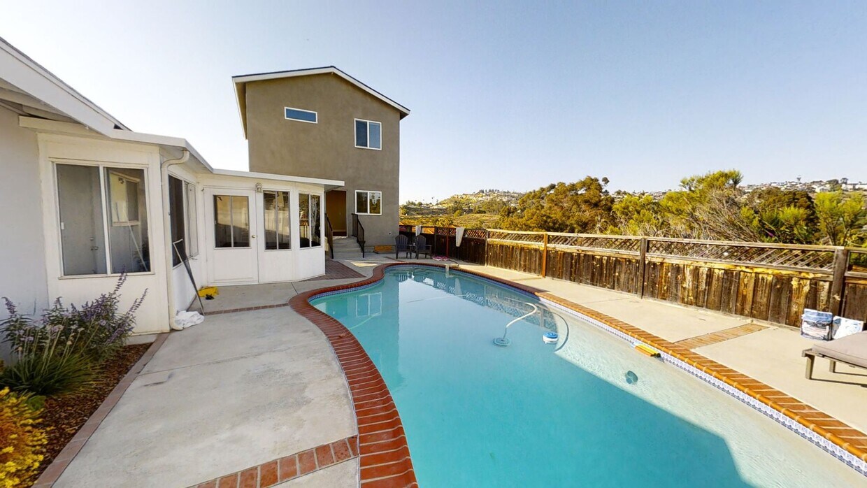 Foto principal - 8 BED/ 4 BATH with a POOL and Views!
