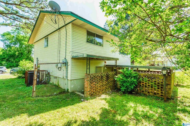 Building Photo - 1112 S Gale Dr