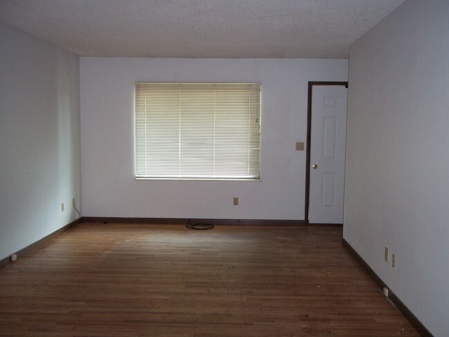 Building Photo - 1359 Southwinds Dr