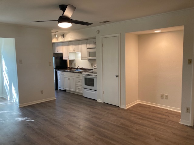 Niche - 1510 W North Loop Blvd