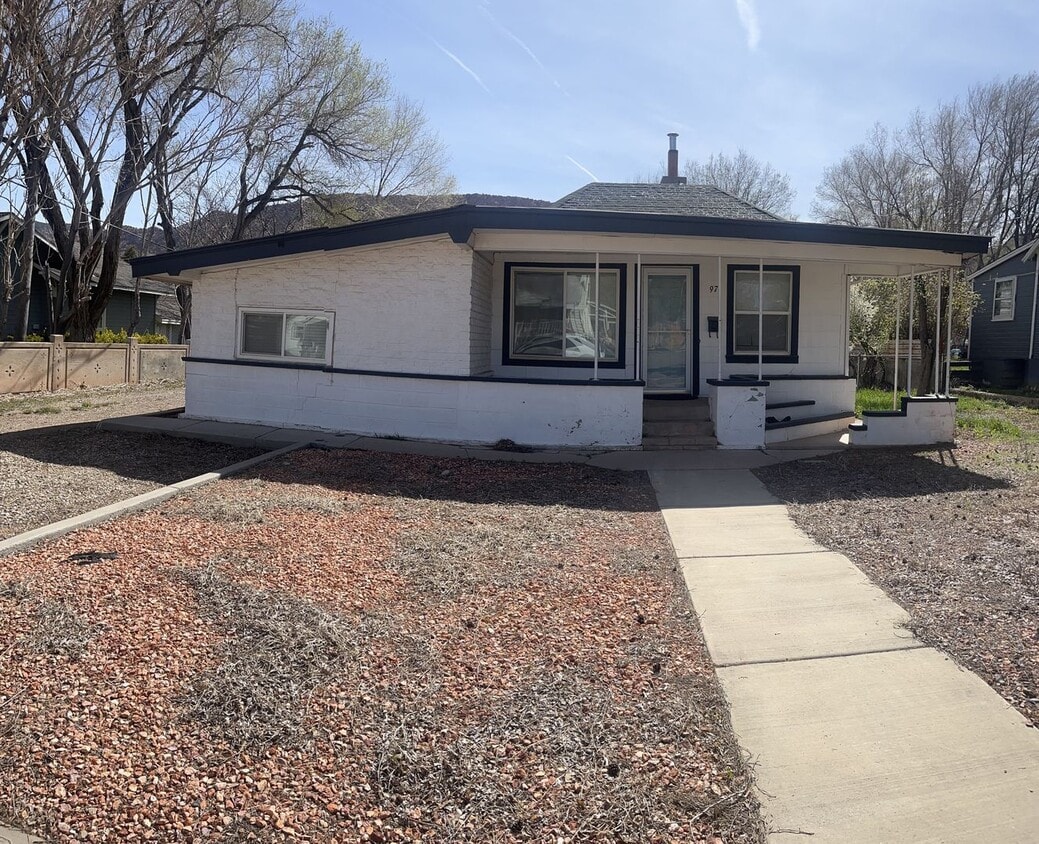 Primary Photo - Furnished Home Near SUU!!!