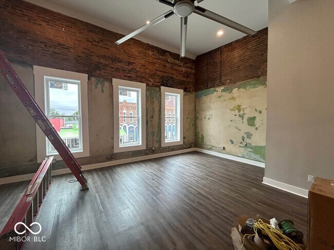 Building Photo - 113 E Main St