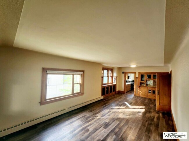 Building Photo - 5 bedrooms AND pet friendly!!!