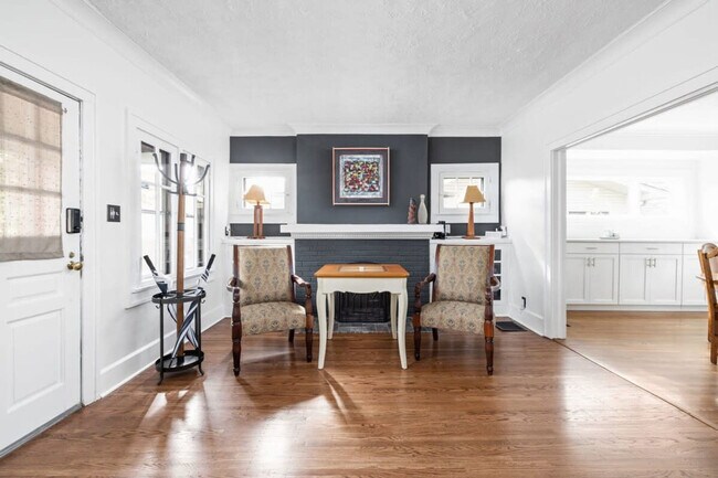 Foto del edificio - 4452 Carrollton Ave