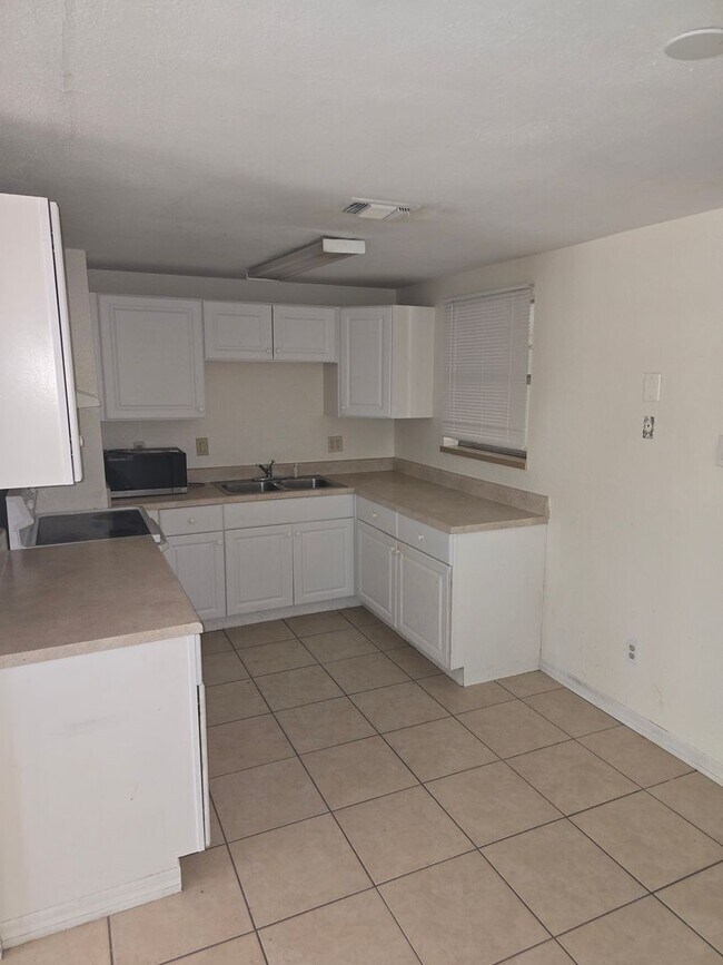 Foto del edificio - 3-Bedroom, 2-Bathroom Home in Spring Hill | ***(MOVE-IN SPECIAL/50% OFF 2ND MONTH)***
