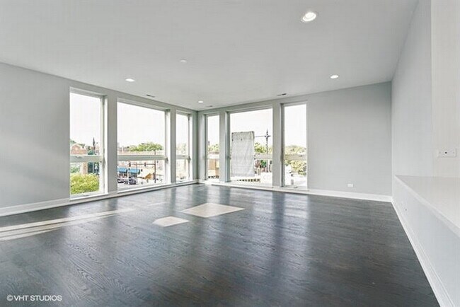 Foto del edificio - 3620 W Irving Park Rd