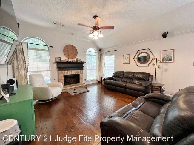 Foto del edificio - 3 br, 2 bath House - 7054 Deer Ridge Drive