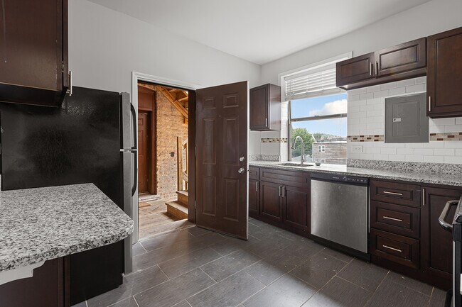 Foto del edificio - 3641 W Dickens Ave