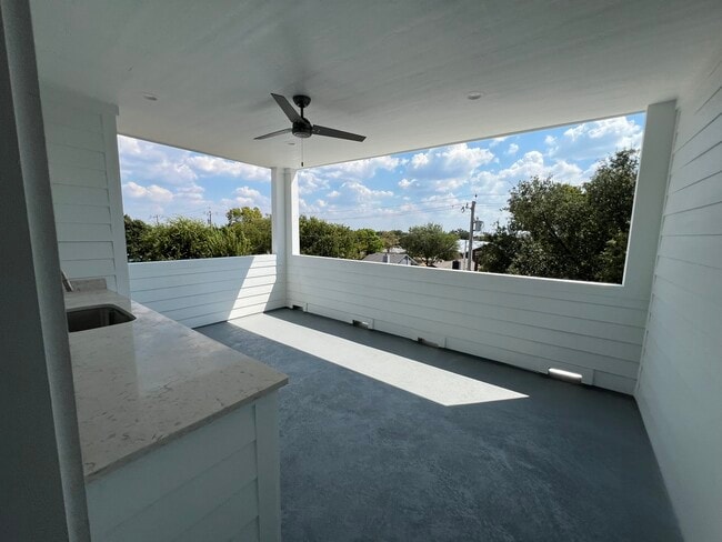 Photo - 308 Grove St House