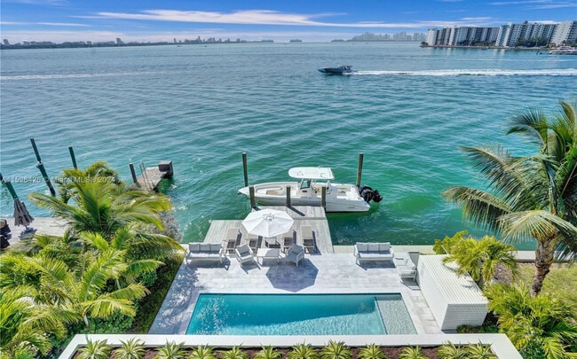 Foto del edificio - 1930 Bay Dr