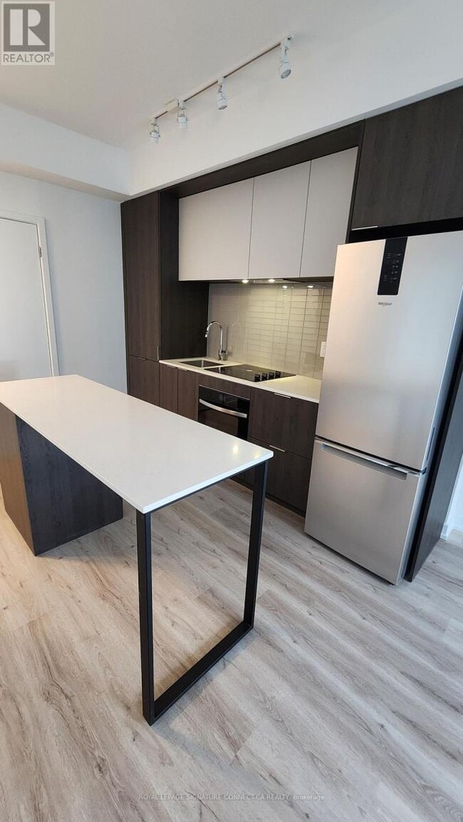 Building Photo - 395 Square One Dr