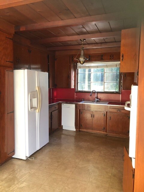 kitchen - 1224 N Hollywood Way
