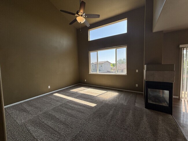 Foto del edificio - 3 bed, 2 1/2 bath single family home avail...