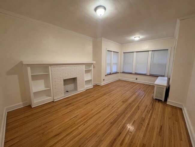 Building Photo - 8046 S Langley Ave