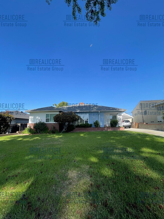 Building Photo - 8143 Calmada Ave