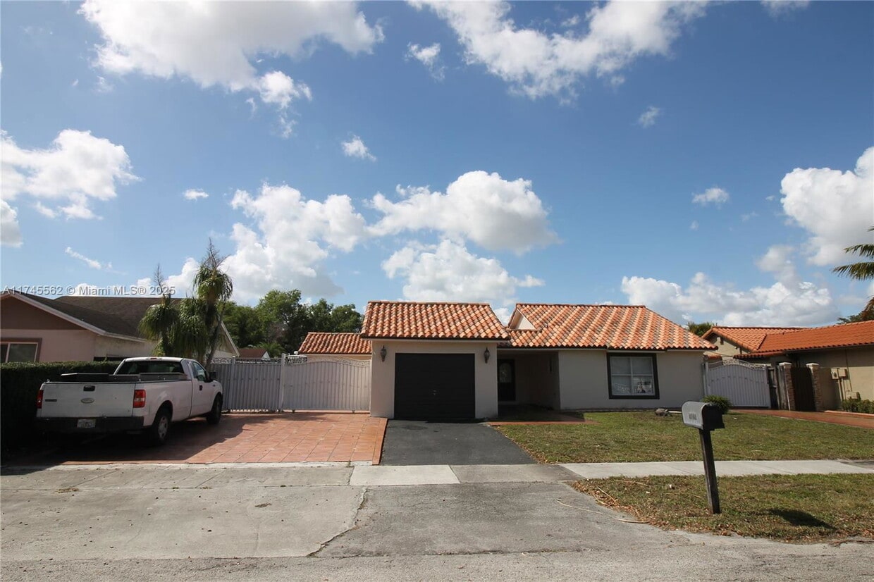Foto principal - Northwest 57th Court, Hialeah, FL 33015 - 3 BR 2 BA house