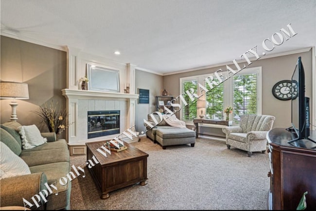 Building Photo - Beautiful 2 Story 4 Bed 5 Bath Home in Overland Park-Available NOW!!