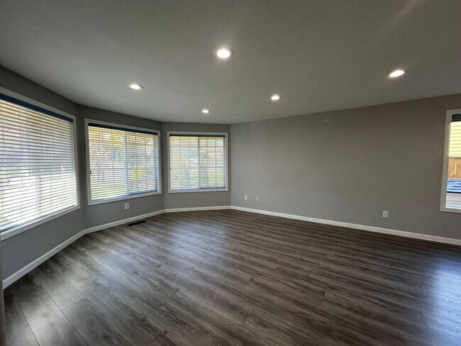 Photo - AVAILABLE NOW!! 3bd/2ba FANTASTIC Dead End... House