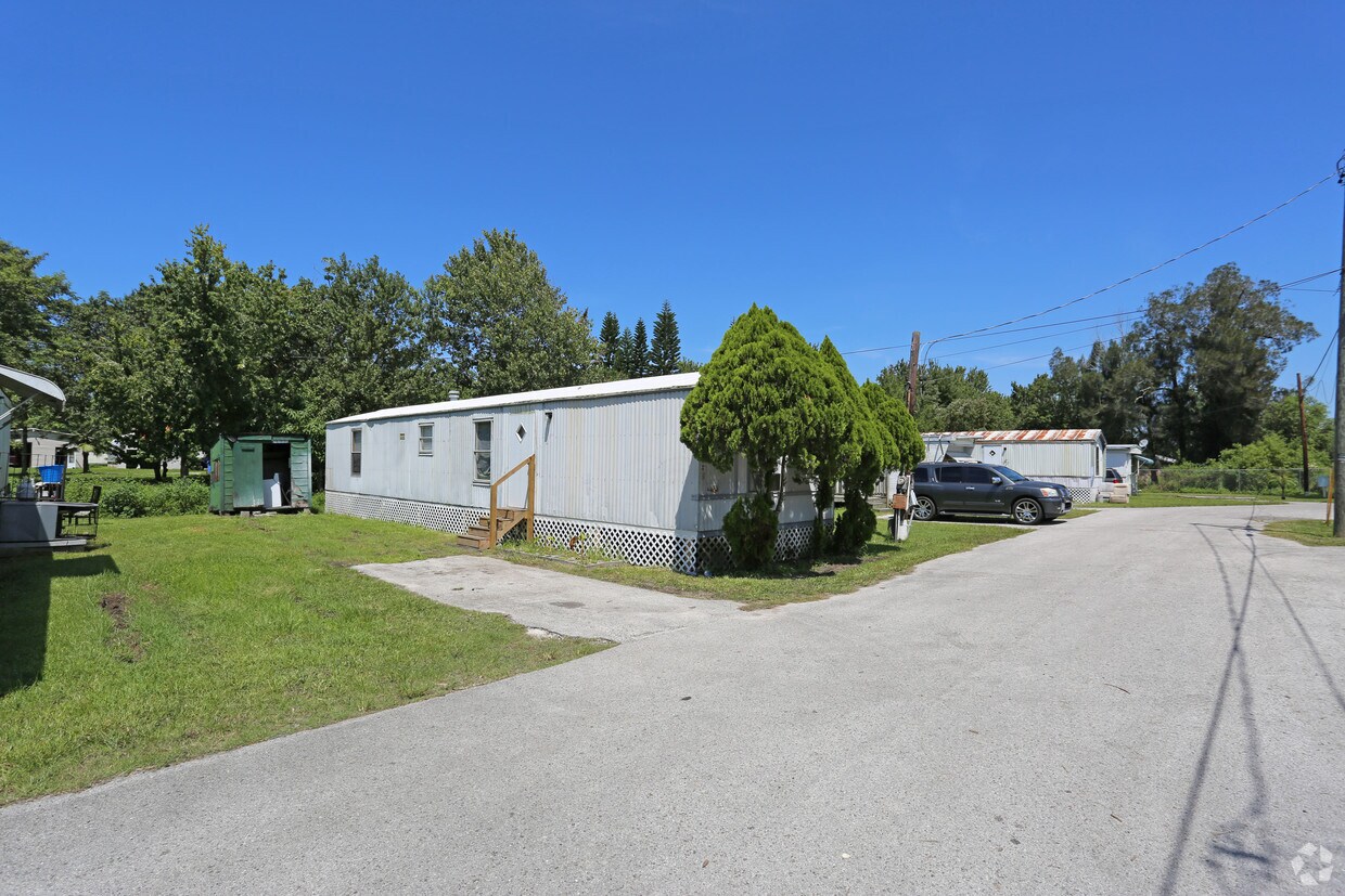 Primary Photo - 221 21st St SE