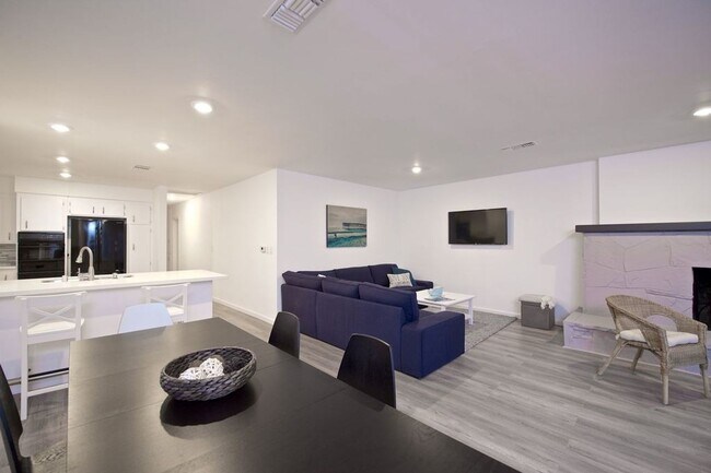 Building Photo - 5210 Neptune Ave