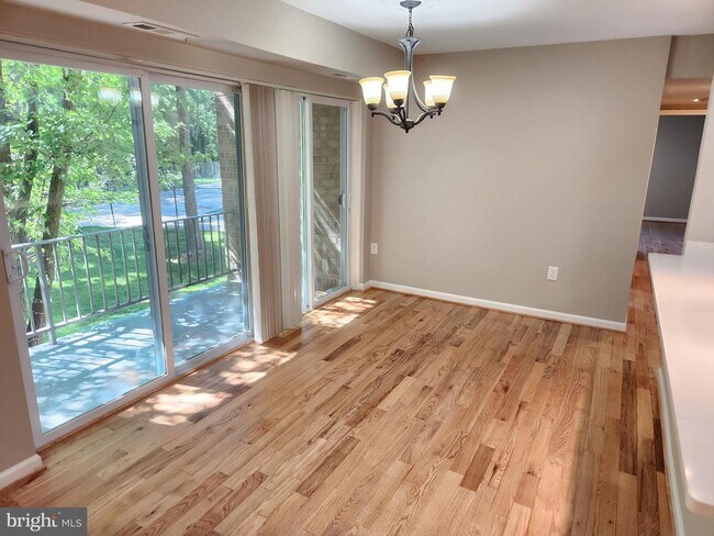 Foto del edificio - 3772 Bel Pre Rd