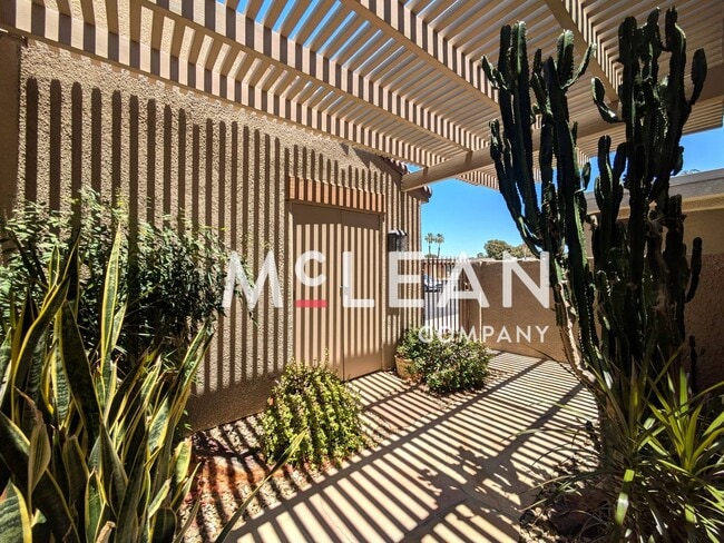 Building Photo - 2 Bedroom 2 Bathroom in South Palm Desert ...