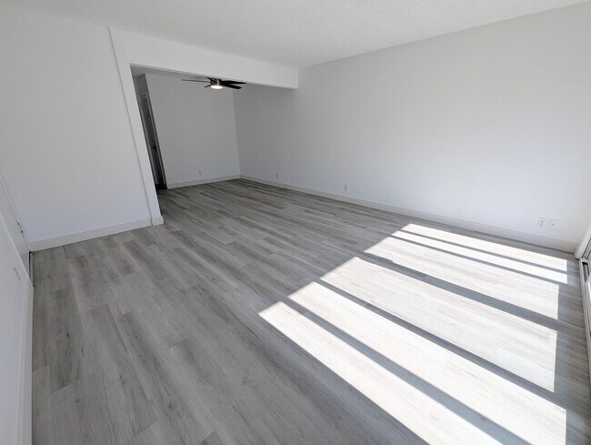 1 dormitorio/1 baño - Opción de piso de tablones - Kenwal Apartments