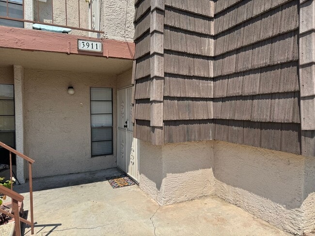 Building Photo - 3911 Cambridge St
