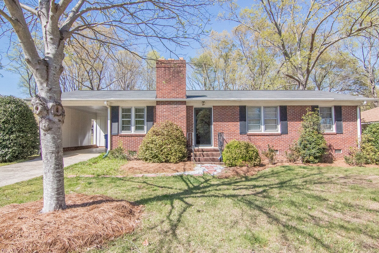 9 Forestdale Dr, Taylors, SC 29687 House Rental in Taylors, SC