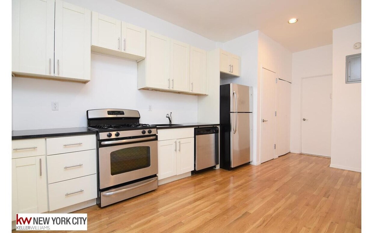 Primary Photo - 199 East 76th Street
