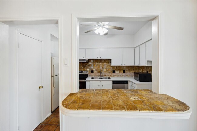 Foto del edificio - 2100 Tanglewilde St