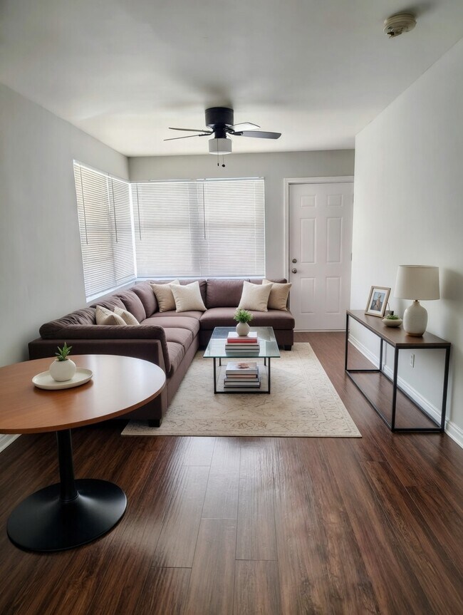 Foto del edificio - 5833 W Irving Park Rd