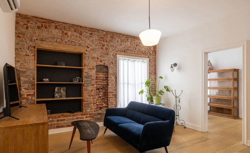 Primary Photo - 211 S Berendo St