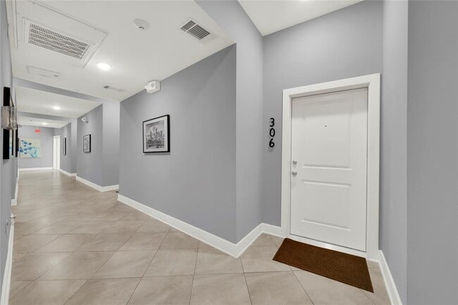 Building Photo - 1011 Studemont St