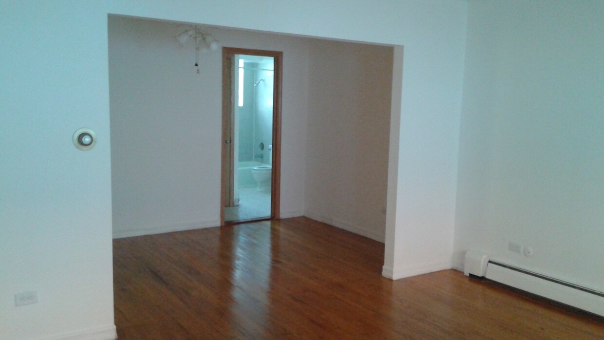 Primary Photo - 1341 W Chase Ave
