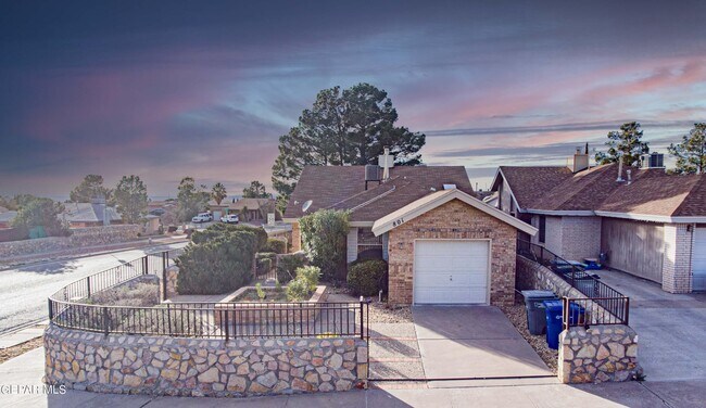 Building Photo - 801 Derrickson Dr
