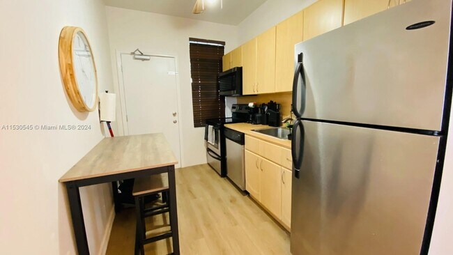 Foto del edificio - 1000 SW 12th Ct